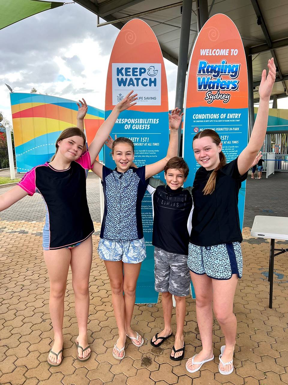 school-trips-bookings-raging-waters-sydney